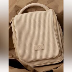 DEZI Cream Travel Bag